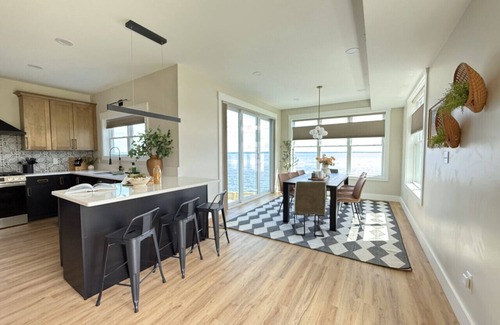 Cicero House | Huge 6BR Oneida Lakefront Retreat - Sleeps 20!