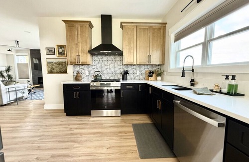 Cicero House | Huge 6BR Oneida Lakefront Retreat - Sleeps 20!