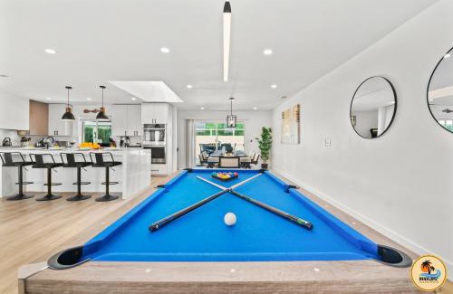 Del Cerro House | Huge 7BR Estate with Pool, Guest House and Game Room