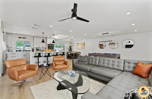 Del Cerro House | Huge 7BR Estate with Pool, Guest House and Game Room