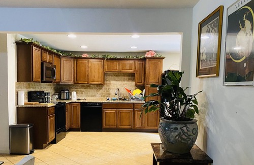 Grandview House | Huge comfortable and cozy house Near Longview lake