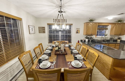 Tamiment House | Huge Comfy Lakefront : Kayaks, Gamerooms, Firepit, Pet Friendly, Bushkill Falls!
