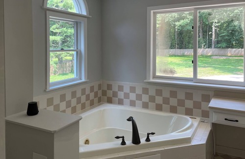 Lakeview House | Huge Farm style home on 2.5 ac lot w/large back yard for gathering events & more