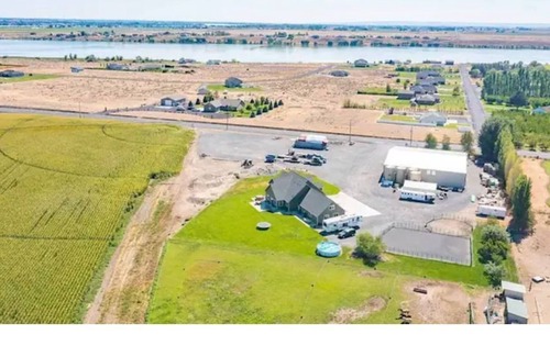 Stratford House | Huge Home by lake w/Hot tub & parking for lg rigs