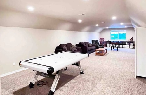 Stratford House | Huge Home by lake w/Hot tub & parking for lg rigs