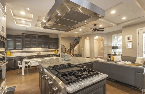 Central East Austin House | Huge Home in Downtown ATX/Large Groups Welcome/Walk Everywhere!