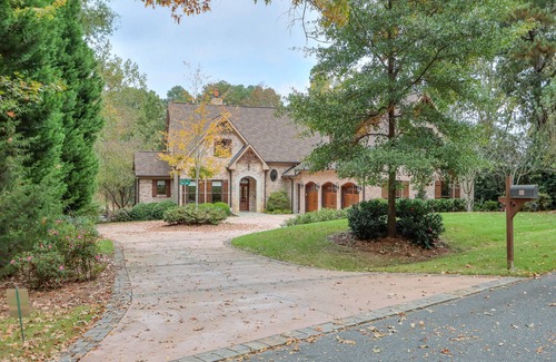 Lake Oconee House | Huge Home on Water, Sleeps 16, Lots of Family Activities Included on Property!