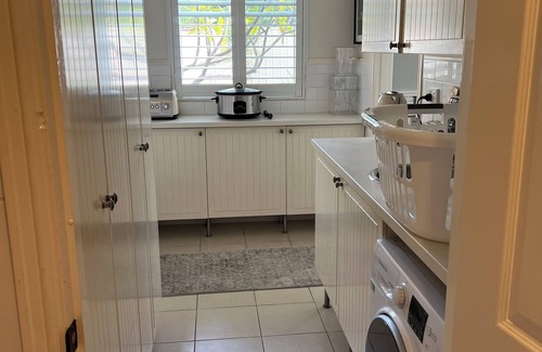 Warnbro House | Huge house! Big gardens, Pool, Beach, open fires, local pub, family retreat!