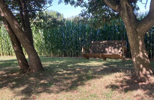 Cochranville House | Huge King Bed en suite, Views,Clean & near attractions@ Enjoy Life