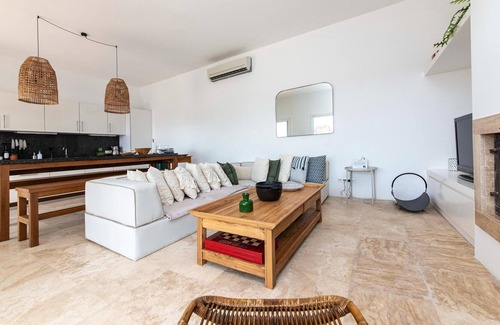 Gumusluk Villa | Huge Luxury Villa With Pool Near Beach in Bodrum