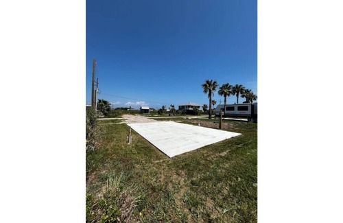 Crystal Beach RV Rental | Huge RV Campsite less than a mile from the beach!