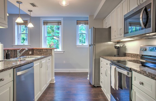 Asheville Apartment | Huge spacious, Heart of Biltmore Village 2 mins to Biltmore 5 mins to downtown