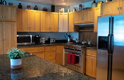 Alamosa House | Huge Upscale Alamosa Home with Hot Springs Admission Included for up to 10!