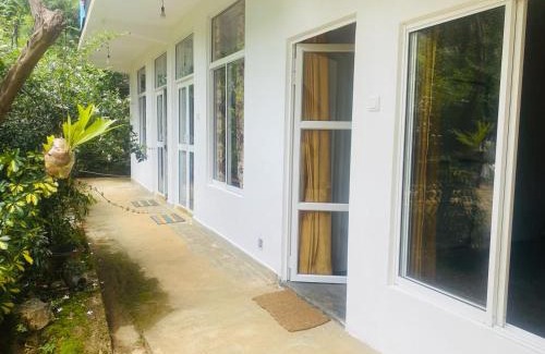 Nallathanniya House | Hugging Clouds