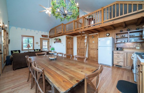Ore City Cottage | Huguenot Lakeside Cottage, 2-bedroom Plus Loft on Lake O' the Pines