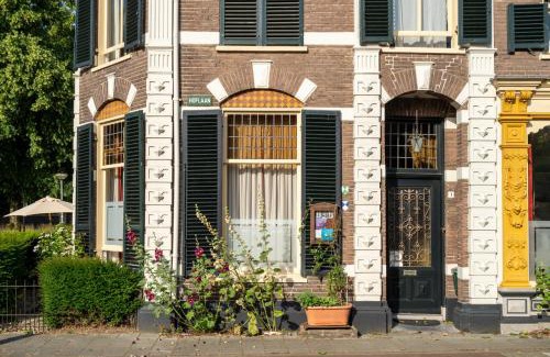 Dieren Apartment | Huis met de Leeuwenkoppen