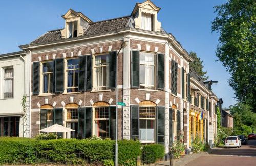 Dieren Apartment | Huis met de Leeuwenkoppen