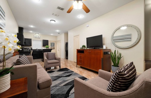 Pharr Apartment | Hummingbird apartment 7