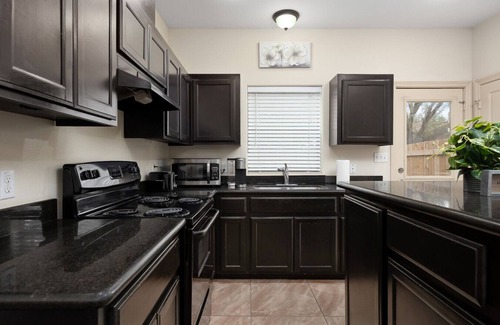 Pharr Apartment | Hummingbird apartment 8