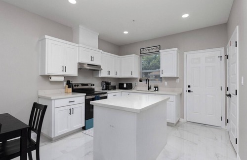 Pharr House | Hummingbird Haven 11 with 2Bed 2.5Bath and Patio