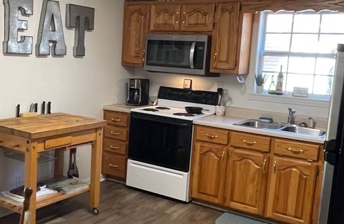 Clifton House | Hummingbird Haven-3 Bed 2 Bath River House