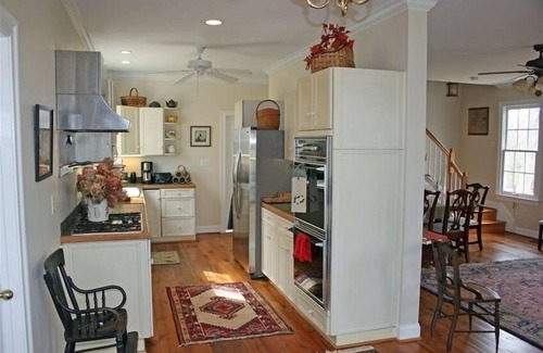 Middleburg House | Hunt Box-Antique Filled Cottage on Lowelands Farm-MiddleburgnZONR-2024-012704
