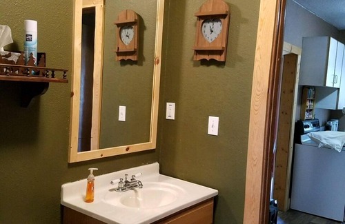 Hankinson Cabin | Hunter Friendly accommodations at the Flock-Stalker Lodge