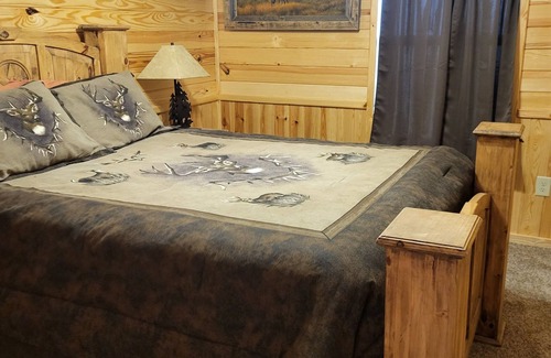 Crowell Cabin | Hunter's Lodge and Guided Hunts NW Texas
