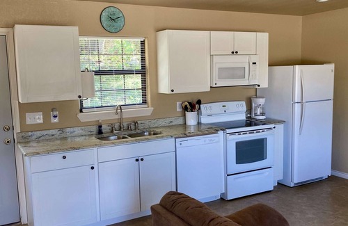 Concan Cabin | Hunter's Ridge Cabins - 2
