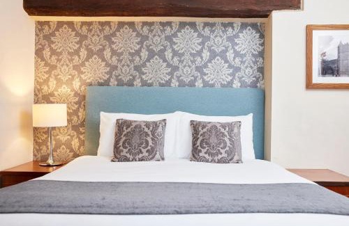 Kingscote Hotel | Hunters Hall Inn by Greene King Inns