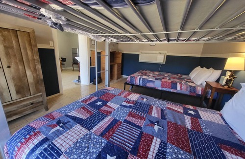 Buchanan Dam Cabin | HUNTERS SUITE SLEEPS 6