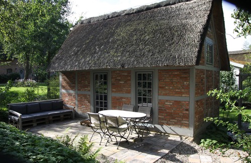 Schierensee House | Hunting lodge under thatch on an idyllic horse farm