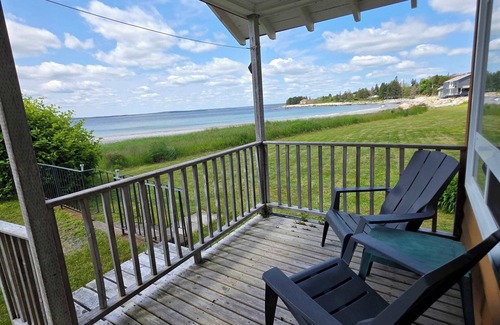 Hunts Point Cabin | Hunts Point 2-BR Coastal Retreat - Cottage # 1