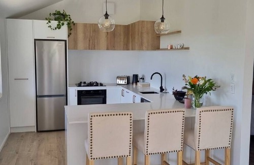 Christchurch House | Huntsbury Hideaway, Cottage with amazing views