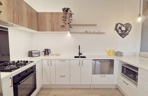 Christchurch House | Huntsbury Hideaway, Cottage with amazing views