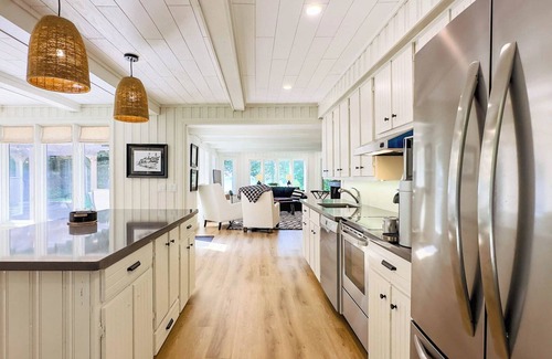 Huron-Kinloss Cottage | Huron Shores - lake view hot tub! - Private Lake Access