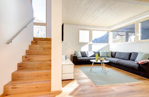 Brand House | Hus 128