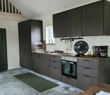 Sjorup House | Hus i mysig by nära havet