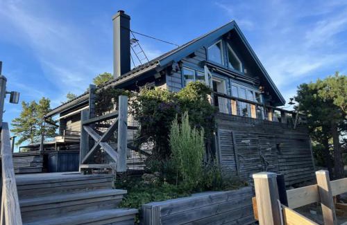 Vaxholm House | Hus i skärgården med bastu och sjöutsikt
