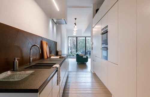 Antwerp House | Huswell - Charming retreat, 15 Minutes to Station