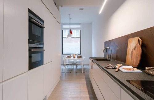Antwerp House | Huswell - Charming retreat, 15 Minutes to Station