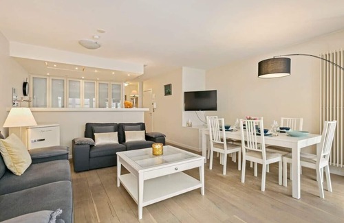 Knokke Apartment | Huswell - Cozy apartment with sea-view 1 min from beach