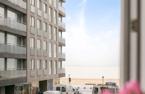 Knokke Apartment | Huswell - Cozy apartment with sea-view 1 min from beach