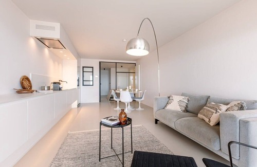 Het Zoute Apartment | Huswell - Cozy modern studio with magnificent sea-view