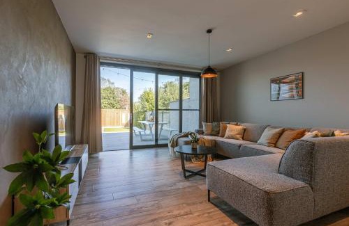 Ypres House | Huswell - House Tilo: A blend of heritage, scenery, and comfort for 8 Guests