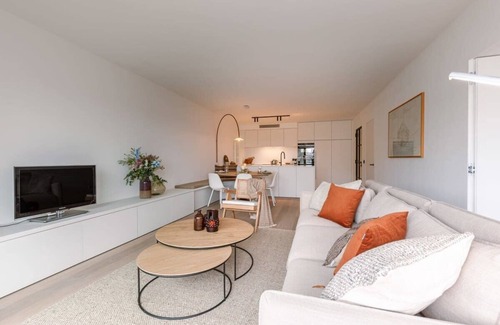Knokke Apartment | Huswell - Renovated apartment with sea view and parking