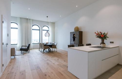 Ostend City Centre Apartment | Huswell - Stunning seafront apartment with modern comforts and dike views