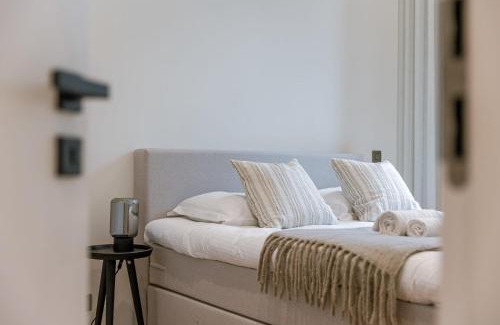 Ostend City Centre Apartment | Huswell - Stunning seafront apartment with modern comforts and dike views