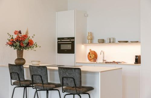 Ostend City Centre Apartment | Huswell - Stunning seafront apartment with modern comforts and dike views
