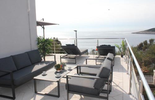Krizni rat Apartment | Hvar Dream View Penthouse with Hot Tub